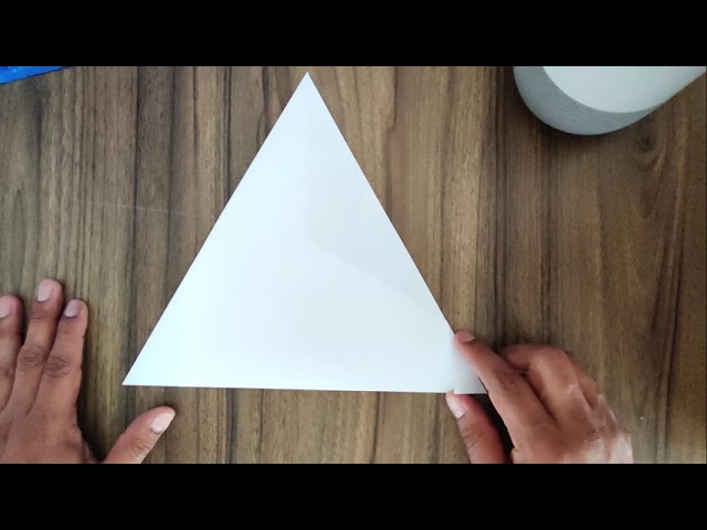 Cómo construir un tetraedro a partir de un triángulo equilátero